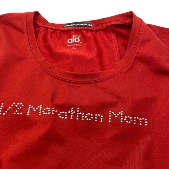 Alo Yoga Coolfit Crewneck Shirt Top 1/2 Marathon Mom Embellished Runner Size XL - Picture 8 of 10